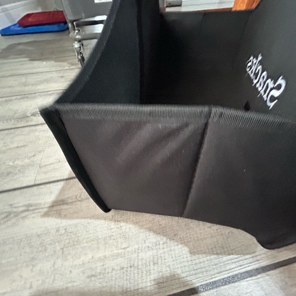 Thirty one big storage bin - Picture 4 of 4